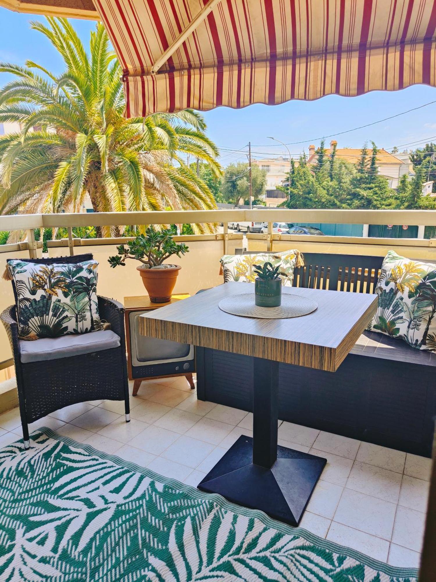 Bel Appartement A 50M De La Plage, 2 Pieces Climatisees, Parking Prive Антіб Екстер'єр фото